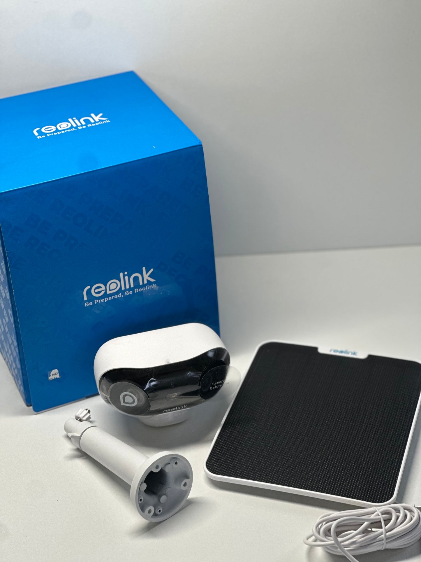 Reolink Argus 4 Pro, 4K Solar Überwachungskamera Aussen Akku, ColorX-Nachtsicht, 180°-Weitwinkel, 8MP Kabellose WLAN IP kamera, Dual-band Wi-Fi 6, PIR- & KI-Erkennung, IP66-Wasserdicht, mit Solarpanel