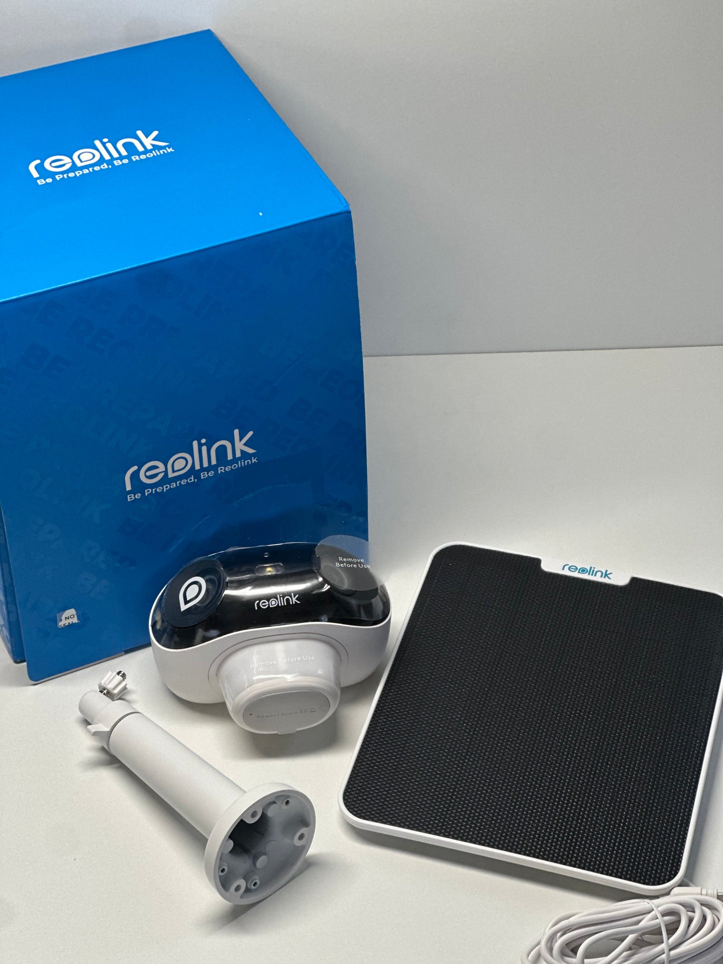 Reolink Argus 4 Pro, 4K Solar Überwachungskamera Aussen Akku, ColorX-Nachtsicht, 180°-Weitwinkel, 8MP Kabellose WLAN IP kamera, Dual-band Wi-Fi 6, PIR- & KI-Erkennung, IP66-Wasserdicht, mit Solarpanel