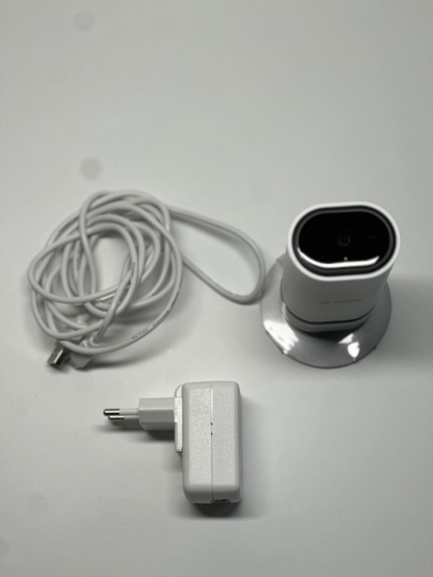 Bosch Smart Home Eyes Innenkamera II, WLAN Überwachungskamera für den Innenbereich mit intelligenter Personenerkennung, kompatibel mit Amazon Alexa