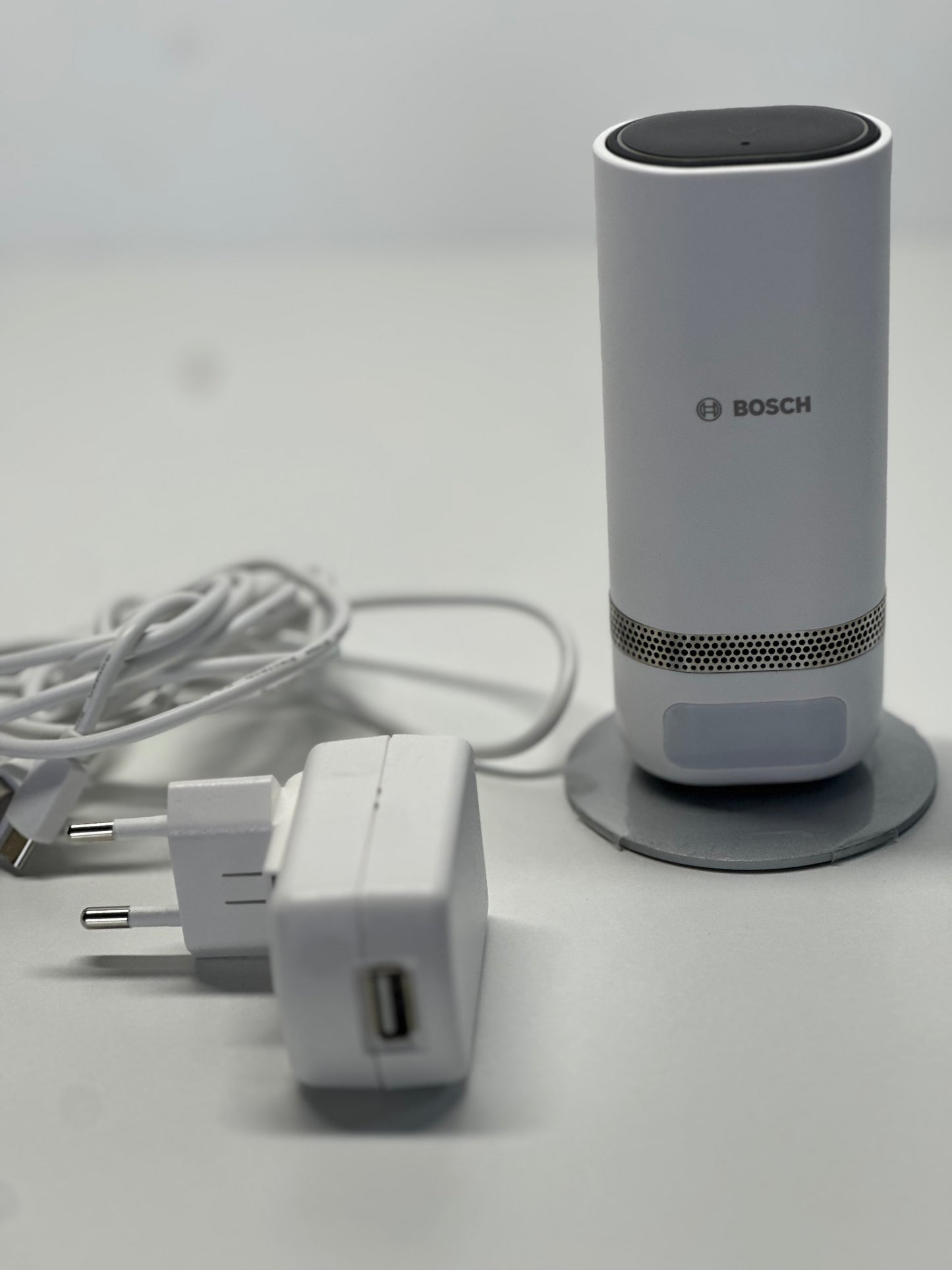 Bosch Smart Home Eyes Innenkamera II, WLAN Überwachungskamera für den Innenbereich mit intelligenter Personenerkennung, kompatibel mit Amazon Alexa