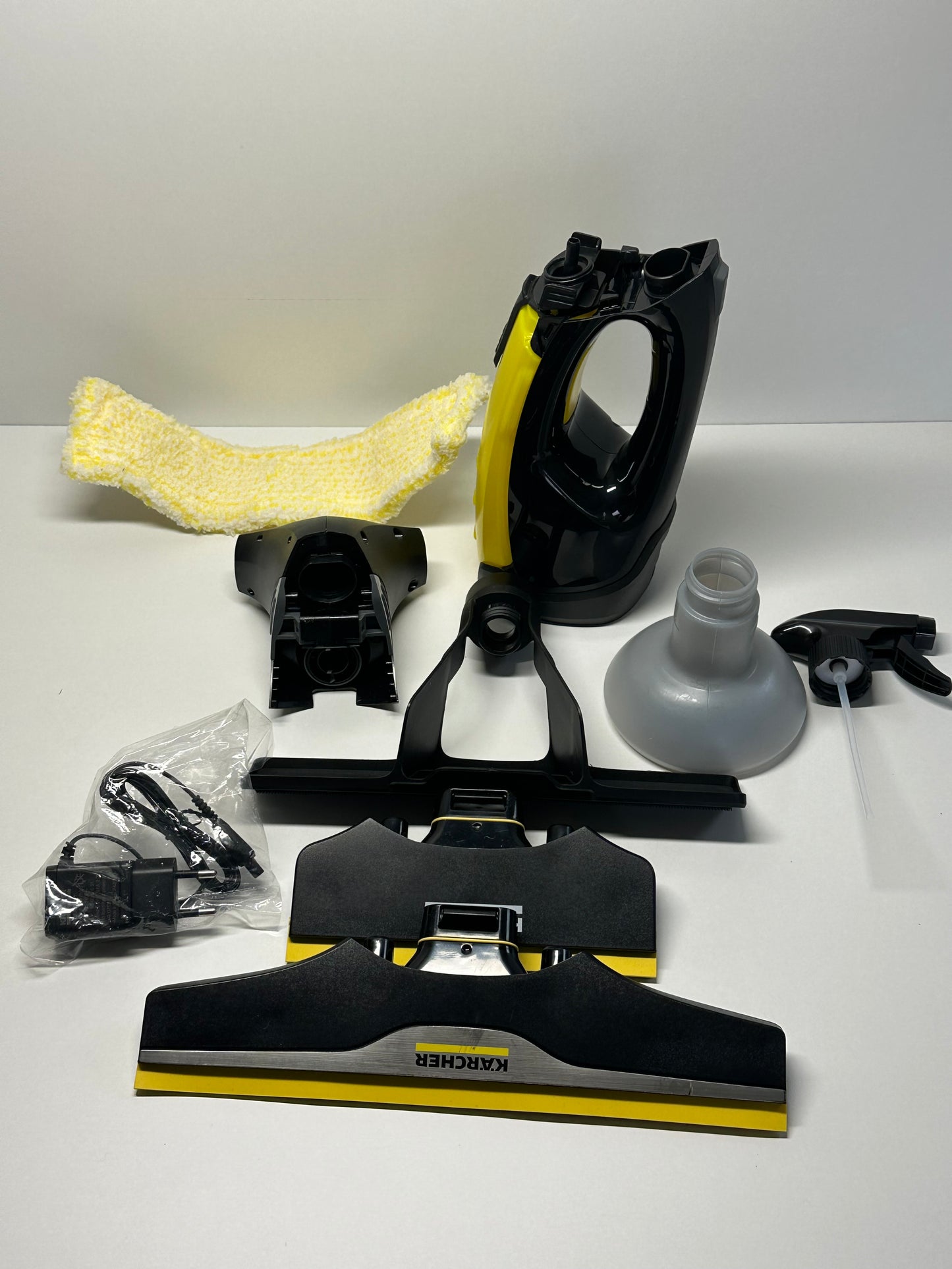 Kärcher Akku-Fensterreiniger WV 4-4 Plus, Fenstersauger mit innovativer Silikonlippe